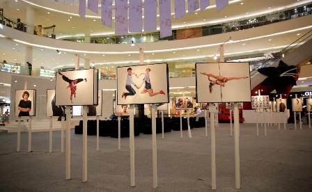 Wah! Slank Berpose Nyaris Bugil   